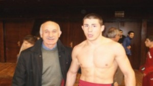 Николай Добрев с бронз от Петко СираковИван Илиев