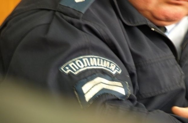 Гражданин помага на полицията в преследването на автомобил