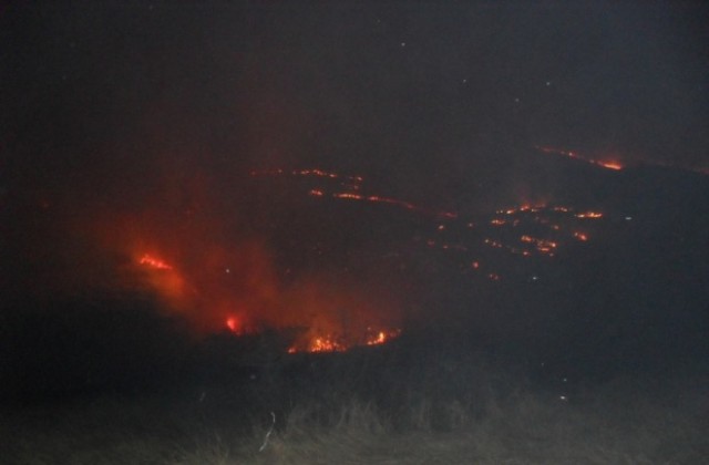 6 часа гасят пожар край Банево