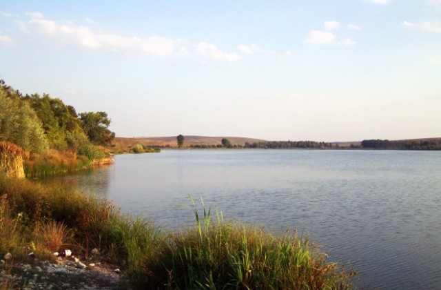 Засякоха бракониерски мрежи и в язовир Николаевка