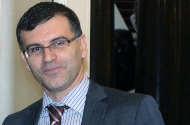 Дянков: Не можем да намалим нито акциза, нито ДДС-то на горивата