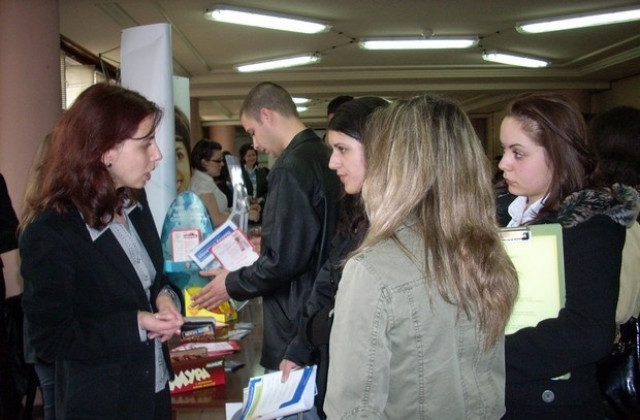 Кандидатстудентска борса отваря врати