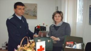 20 чанти за първа помощ дари БЧК на Пътна полиция