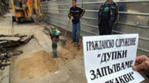 Кръстиха дупка и на главния секретар на общината