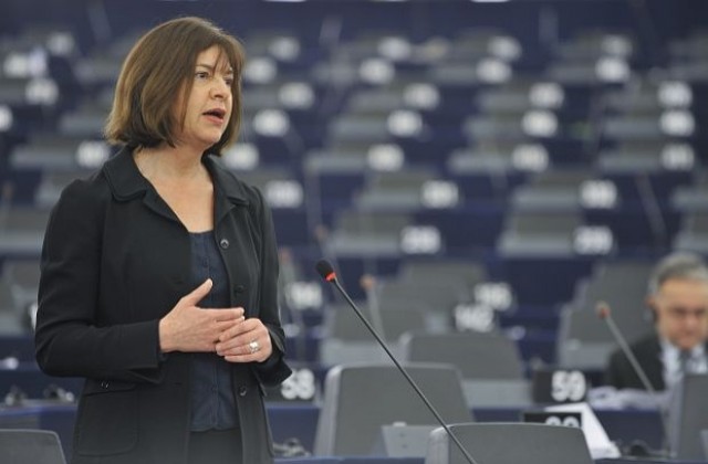 Ребека Хармс: Чудя се как ЕК разреши АЕЦ „Белене”