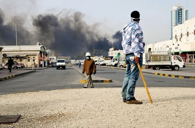 Въоръжените сили в Бахрейн забраниха протестите и наложиха полицейски час