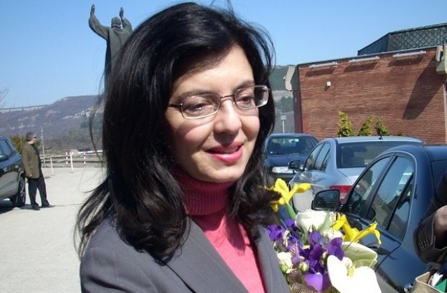 Меглена Кунева чете лекция във Велико Търново