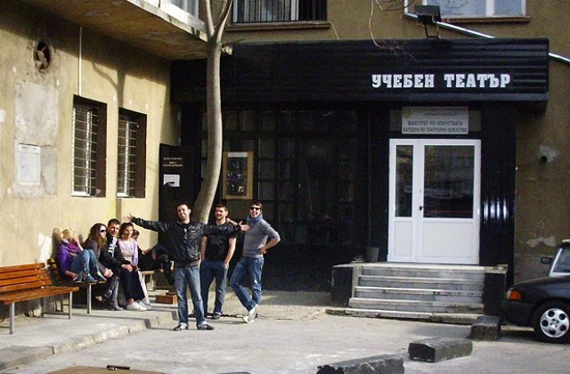 УСЕТ стана на 30 години, театралната седмица стартира в неделя