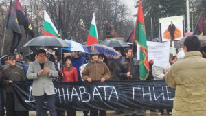 Около 100 плевенчани протестираха срещу високите цени