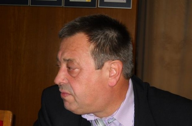 Костов определи, като празно политическо говорене критиките, че не решава проблемите на града