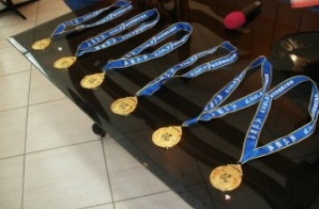 Станчо Станев показа спечелените отличия от шампионата по ушу