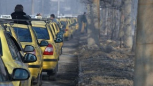 Около 1000 таксита возили на завишени цени