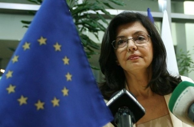 Меглена Кунева изнася лекция във Варна