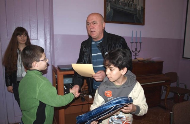 Двама четвъртокласници от Разград – с най-добри резултати в „Лингвистичното кенгуру”