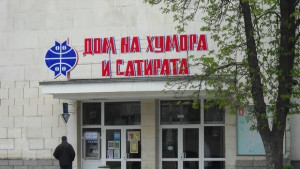 Проф Георги Чапкънов присъди наградите на Биеналето в Габрово