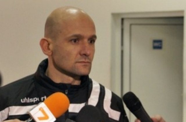 Радуканов отново гледа тренировка на Матеус