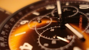 Местим стрелките с час напред