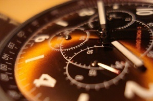 Местим стрелките с час напред