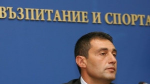 Министър Нейков прави първа копка на спортна площадка в Дружба