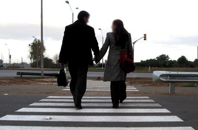 Жените се чувстват остарели на 29, а мъжете - на 58