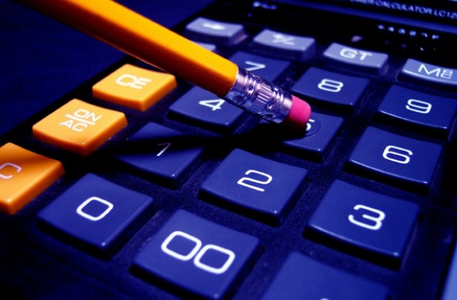 Доходите на надомните работници у нас пълнят сивия сектор
