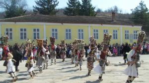 Тригодишно дете бе наймалкият кукер на Калипетрово 2011
