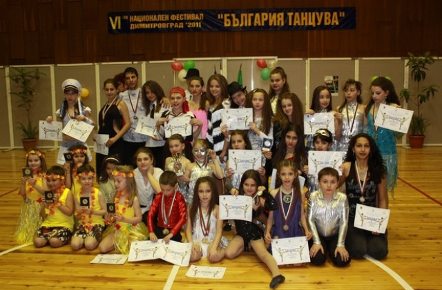 Купа и 25 медала за ЗОКИ от България танцува
