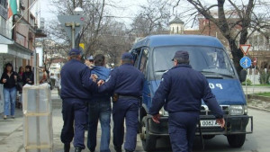 С арести завърши живата верига срещу съдияизпълнител