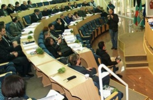 По 42 докладни заседават димитровградските съветници