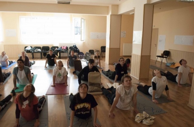 Програмата YES!+ дава успешен старт за младежите
