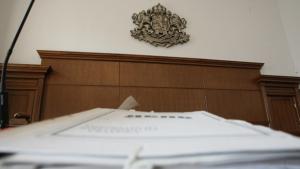 Атанас Вълков и майка му ще отговарят за пране на