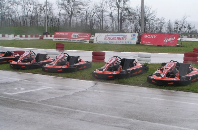 Представиха новите картинги, този на Дарик с №12