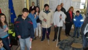 МГЕРБ подари бели бастуни на незрящи деца и младежи