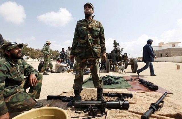 Двама от командирите на либийските бунтовници са били заподозрени в тероризъм