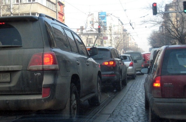 Зелен електрокар ме преследва