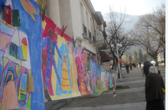 Деца нарисуваха приказки