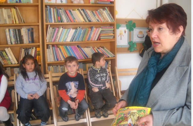 Писателка откри голямото четене във Враца