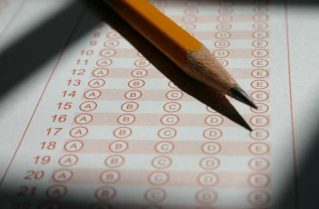 Какъв рейтинг поставяте на рейтинговите агенции?