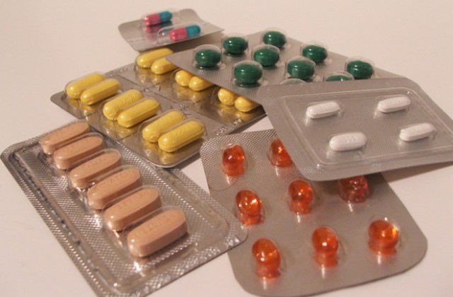 Проверяват продажбата на антибиотици без рецептa