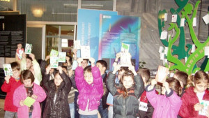 Деца се учат да пазят гората