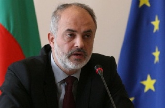 Младенов подкрепя идеята за минимална ставка за плащане на час