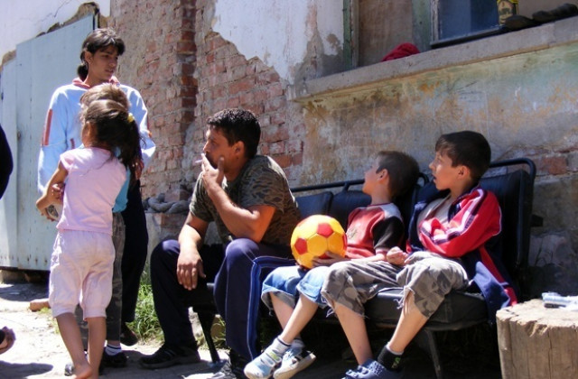 Съветват ромите как да станат студенти