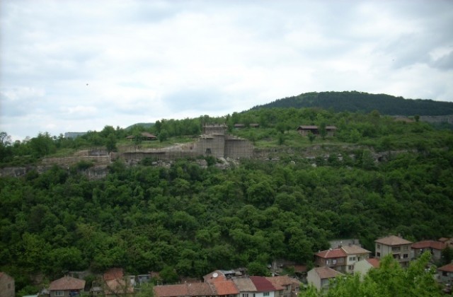 Зъбчата железница ще вози туристите на Трапезица