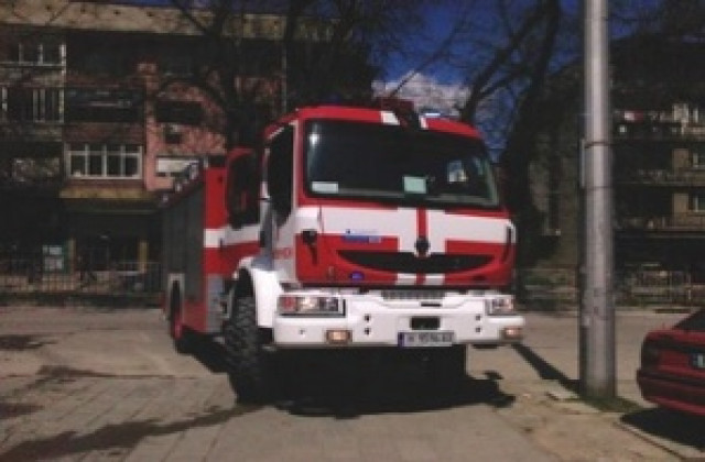 Два автомобила изгоряха в Меден рудник