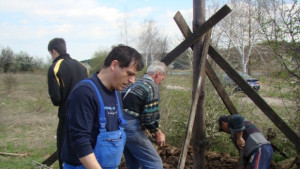 Построиха ново гнездо за двойка щъркели