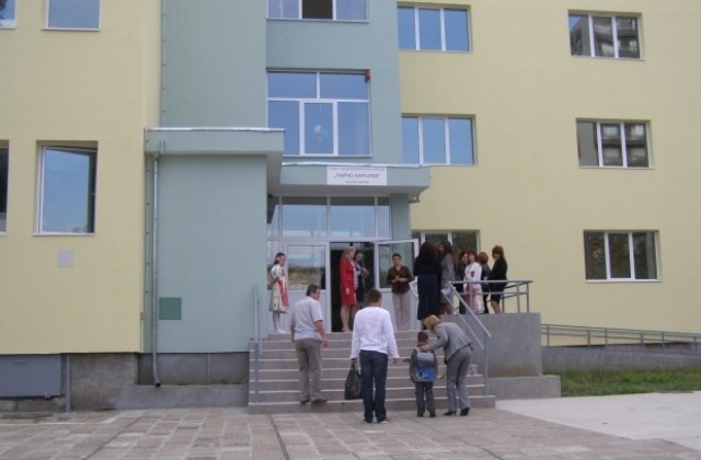 Училище "Райчо Каролев" също се включва в пролетното почистване