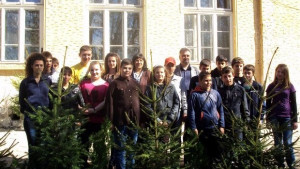 Училището в Долни Дъбник получи дръвчета