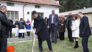 Областният управител оценява високо значението на полицейската школа в Казанлък