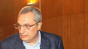 Костов Управляващите като че ли направиха компромис като подписаха с