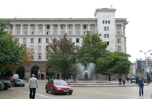 ГЕРБ и БСП се сдърпаха за датата на изборите